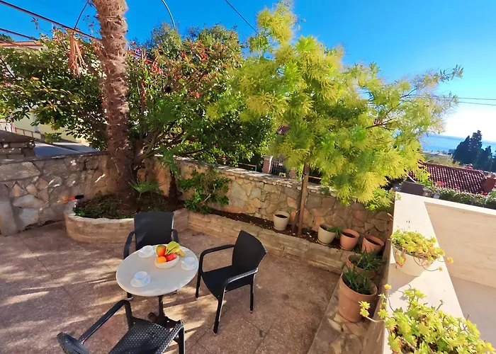 One-bedroom Apartment *